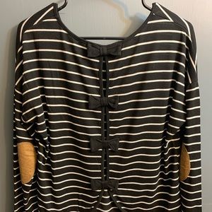 Long-sleeve stripped blouse